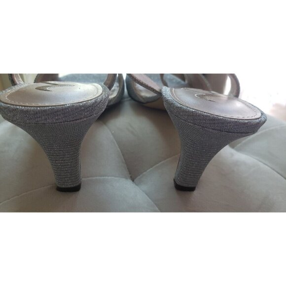 NEW NINA NICASIA TRUE SILVER DRESS SANDALS HEELS SZ.8.5 - Picture 7 of 9